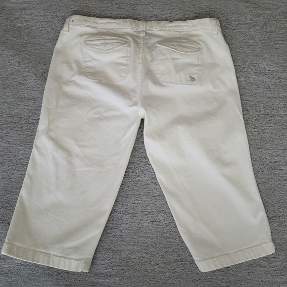 Abercrombie and Fitch size 2 white capris - Picture 2 of 5